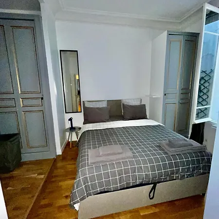 Апартаменты 2 Bedroom With Spacious Terrace Minutes From Champs Elysees