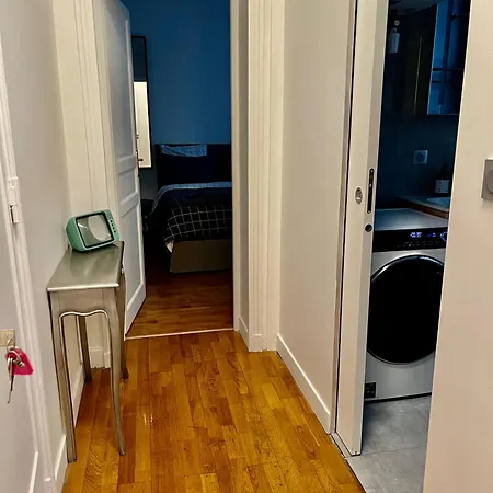 2 Bedroom With Spacious Terrace Minutes From Champs Elysees Apartment *