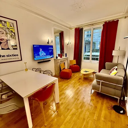 Apartment 2 Bedroom With Spacious Terrace Minutes From Champs Elysees Paris