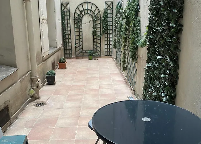 2 Bedroom With Spacious Terrace Minutes From Champs Elysées Appartamento *