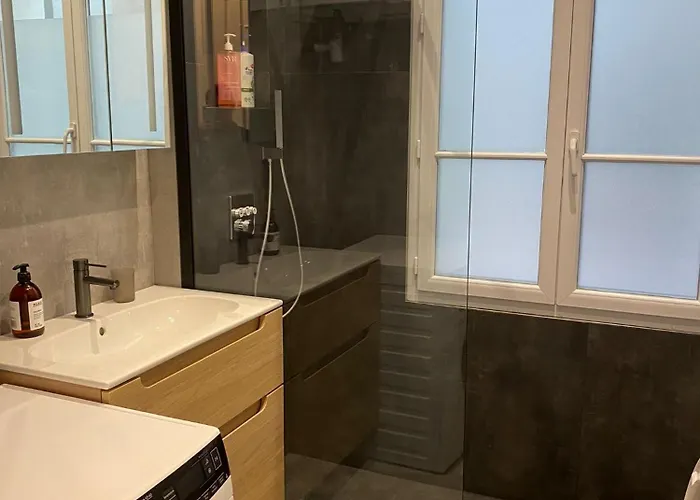 2 Bedroom With Spacious Terrace Minutes From Champs Elysées Appartamento *