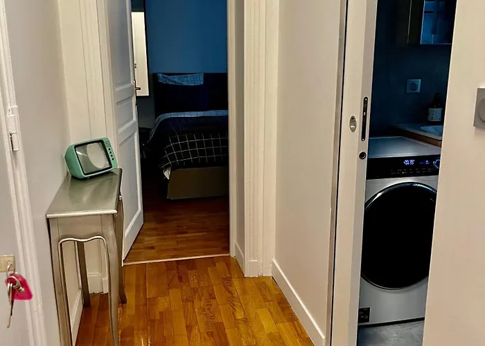 2 Bedroom With Spacious Terrace Minutes From Champs Elysées Appartamento *