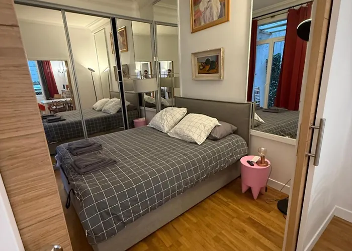 2 Bedroom With Spacious Terrace Minutes From Champs Elysées * Parigi