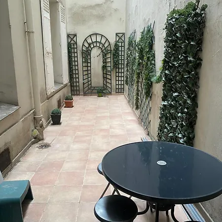 2 Bedroom With Ac & Spacious Terrace Minutes From Champs Elysees Apartment *
