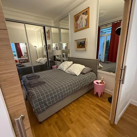 2 Bedroom With Ac & Spacious Terrace Minutes From Champs Elysees * Paris